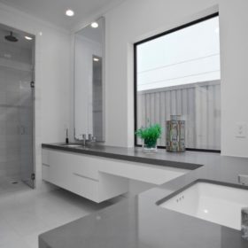 Gris Expo Silestone Quartz Bathroom