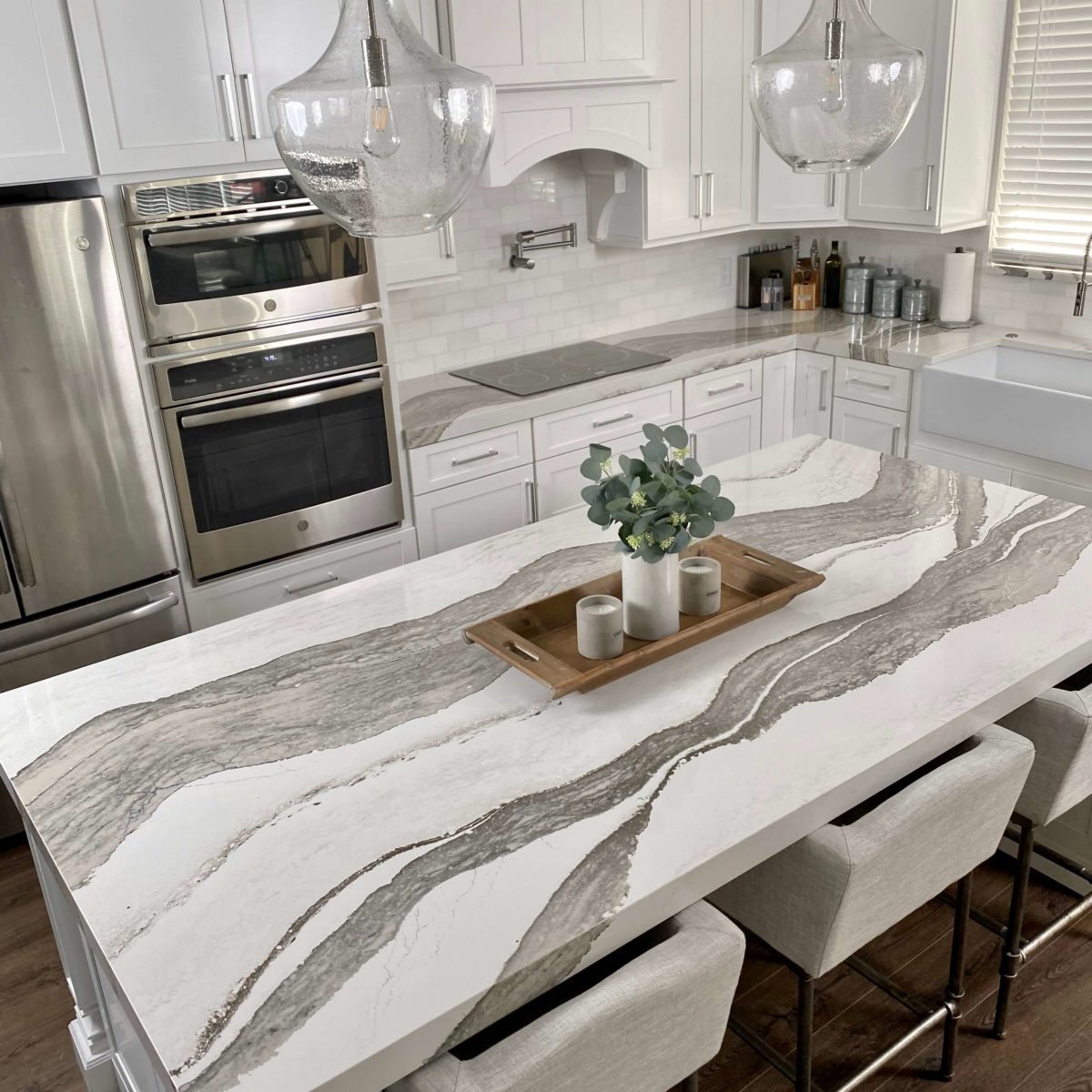 Skara Brae Cambria Quartz Island with Glass Pendant Lights Picture