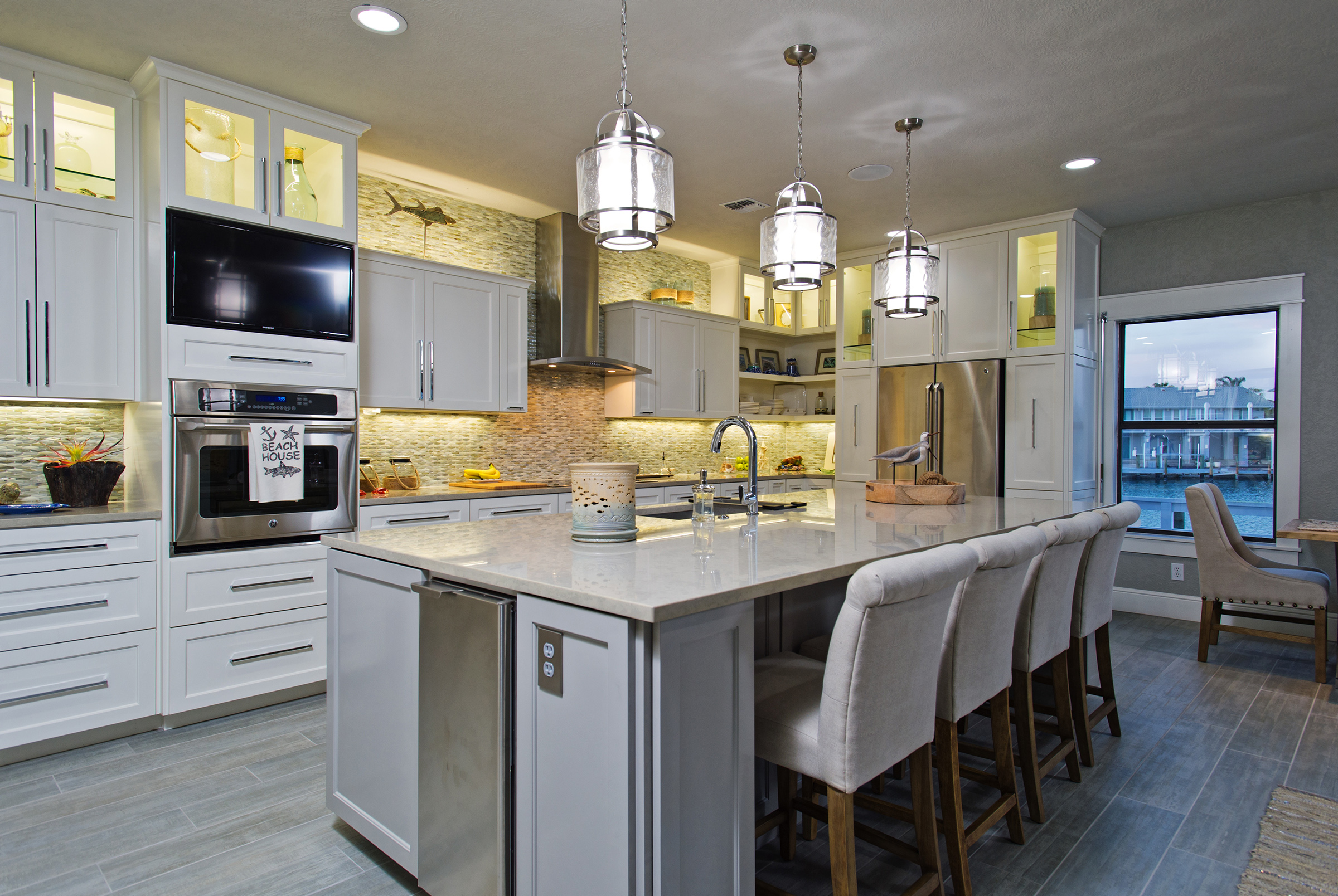 Natural Limestone LG Viatera Quartz Kitchen