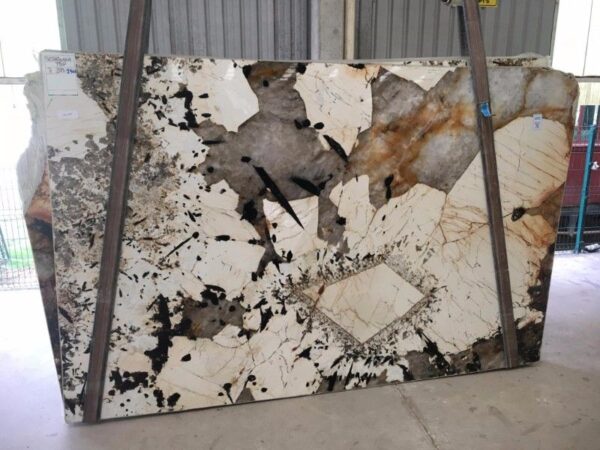 Patagonia Crystal Granite Slab1