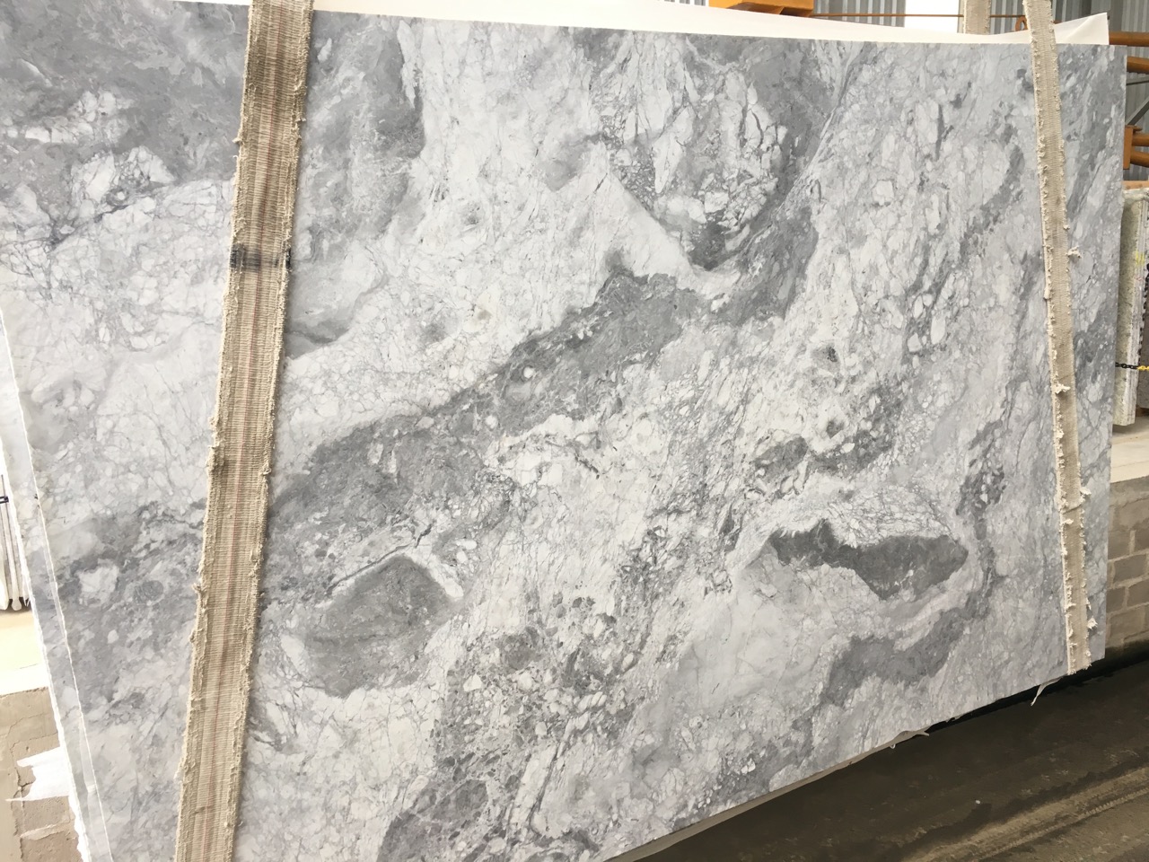 Super White Quartzite Natural Slab Countertops