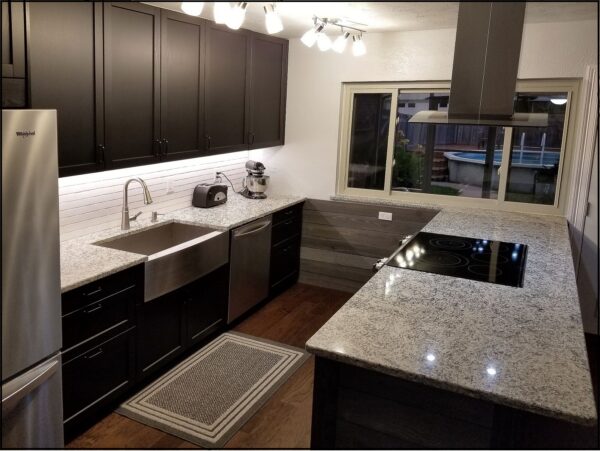 White Dallas Granite Kitchen1
